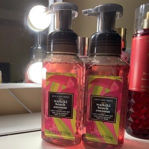 🥥 BBW foaming soap!